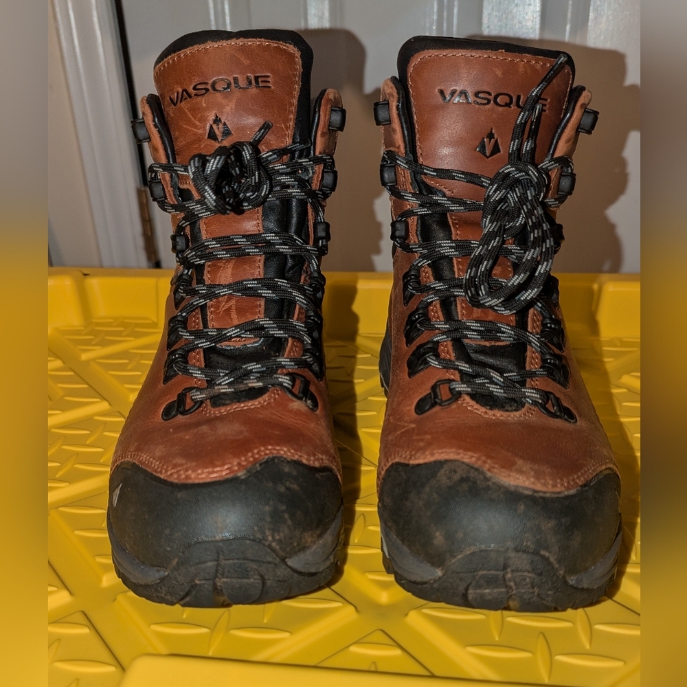 Vasque St. Elias GTX Boots 8.5 Wide (Like New)